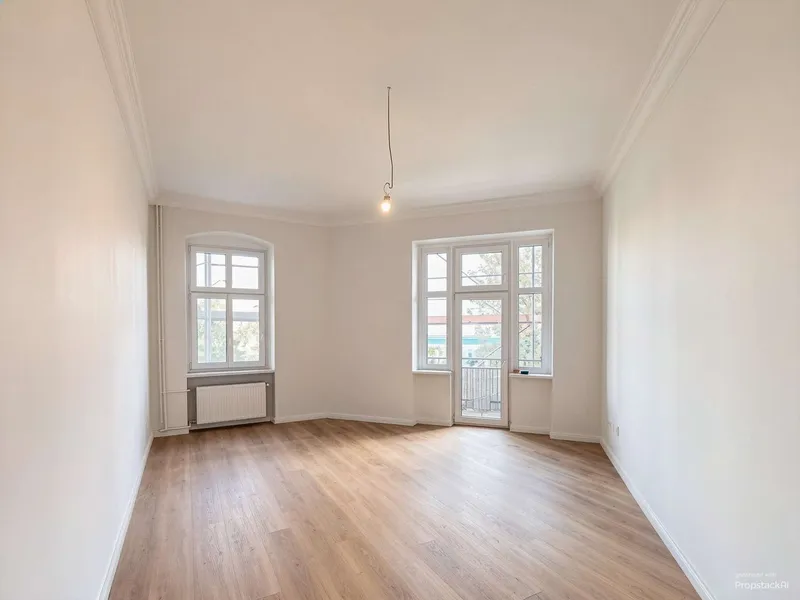 Renovierte 2-Zi. Whg. mit EBK und 2 Balkonen an der Residenzstr. — photo 1
